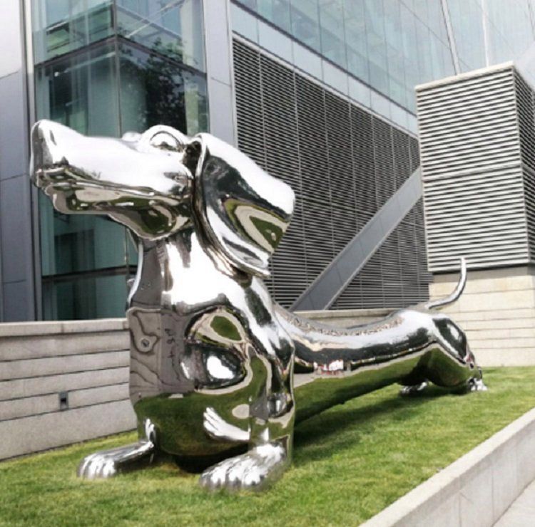 聚焦不銹鋼狗雕塑：藝術與生活的獨特融合