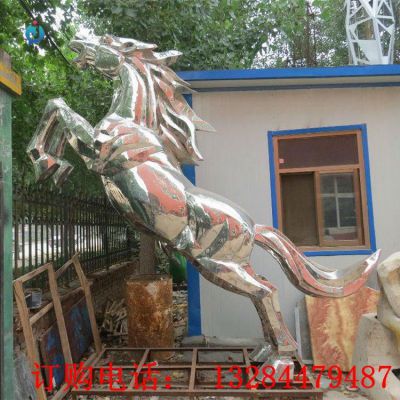 不銹鋼鏡面奔跑的馬雕塑